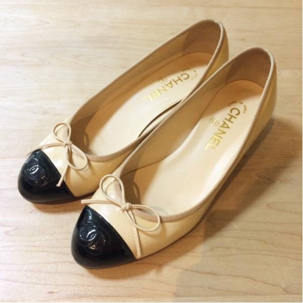 美品 シャネル バイカラー パンプス 38.5 フラットシューズ