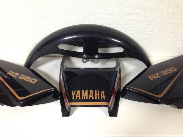 rz250 rz350 テール　フェンダー　当時　純正 ◎当時物 RZ250/RZ350 4L3用 純正カウル類セット 黒金 フェンダー
