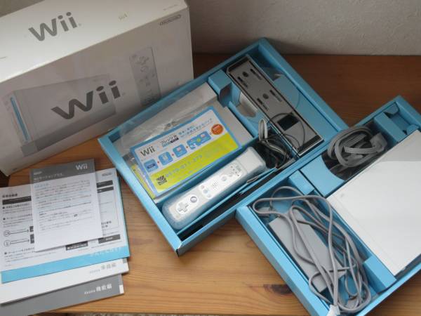 【本体２セット】Wii 白 中古 外箱/リモコン付 通電OK動作未確認
