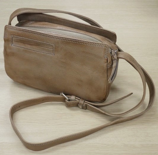 美品 マーガレットハウエル レザーミニショルダーバッグ 山羊革 