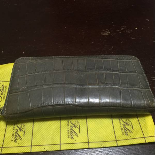 フェリージ ラウンドファスナー 長財布