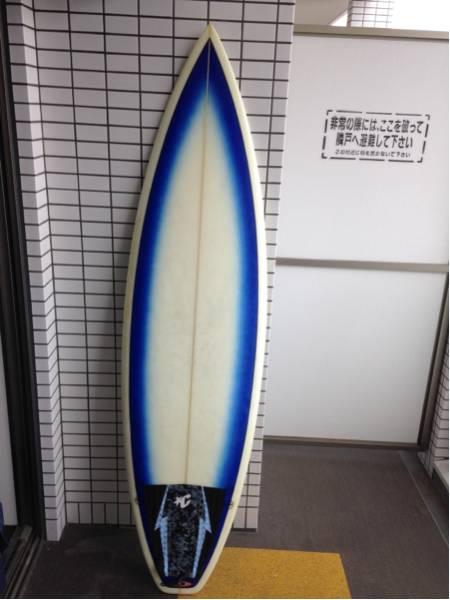 美品〕サーフボード（ショート）※リーシュ、ケース付、送料込 美品