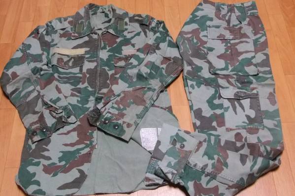 自衛隊熊笹迷彩服上下セット未使用品PX品？ 陸上 自衛隊 熊笹 迷彩 作業服 上下セット 2号 PX品 熊笹迷彩服上下