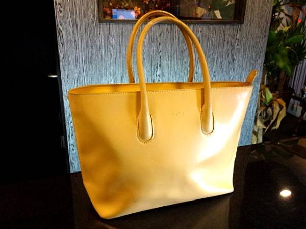 １円スタート！FURLA(フルラ) ハンドバッグ ベージュ レザー