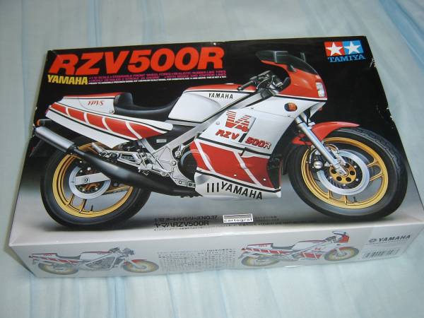 1/12　タミヤ　RZV500R　カルトグラフ