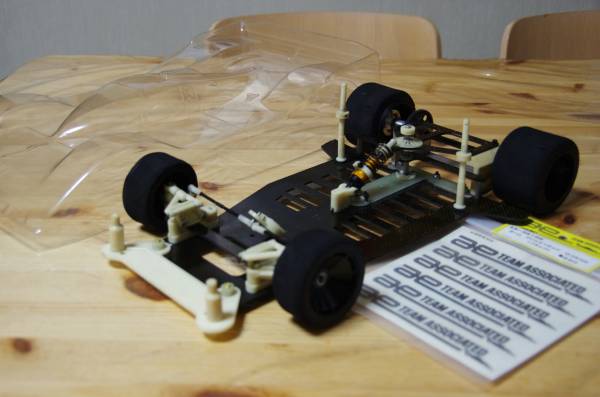 ヴィンテージ物アソシエイテッド RC10L SSW