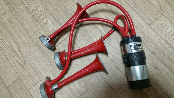3連ラッパ　ミュージックホーン　カワサキ　Z1 Z2 GS400 暴走族