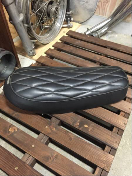 SR400 SR500 Nitro Heads バイクシート ダイヤステッチ SR400 NITRO HEADS シート ダイヤステッチ NewSR-BR-DIA SR400⁄500