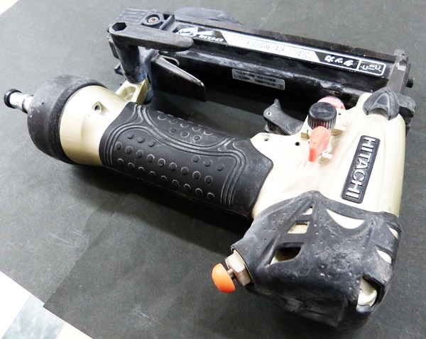 中古 日立工機 タッカ N2504MB 25mm 4mm幅 中古 日立工機 タッカ N2504MB 25mm 4mm幅