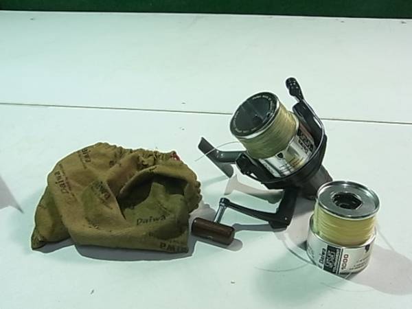 ❷Daiwa ダイワ ウイスカートーナメントSS-1000 リール ダイワ SS TOURNAMENT 1000☆スピニングリール0324-201