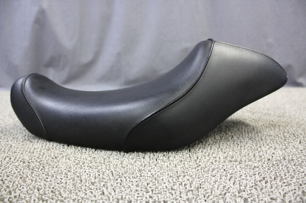 XL スポーツスター '04-'06/'10- K＆H ソロ シート 421958A2 K&amp