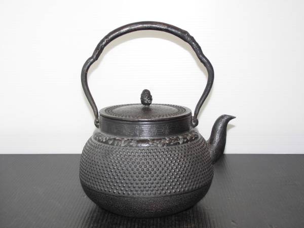 A294 南部霰 鉄瓶 (検索火鉢五徳骨董時代銅壷レトロ) 2025年 A294 南部霰 鉄瓶 (検索火鉢五徳骨董時代銅壷レトロ) 2025年