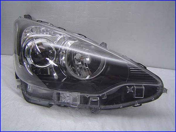 前期NHP10アクア右ヘッドライトLED右ライト KOITO 52-247