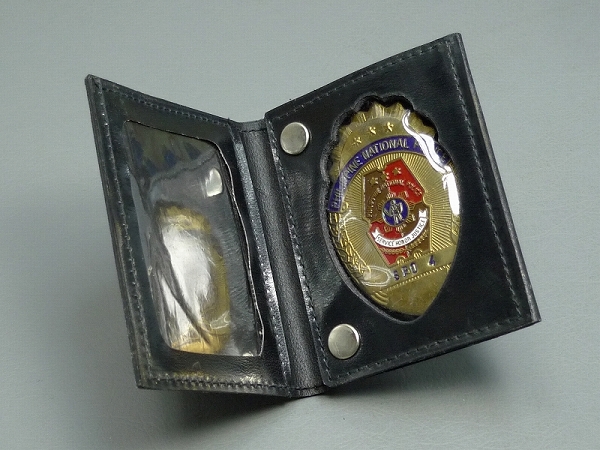 △301509△フィリピン国際警察手帳バッジ定期入カード入レプリカ
