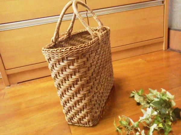 値下 *新品 *あけび? 国産 クロワッサンの店購入 かごバッグ アケビ　検)リンネル 籐　手提げ　ハンドメイト　カゴバッグ　角型