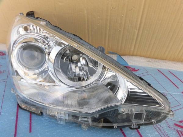 アクア NHP10 前期 純正 右 ヘッドライト KOITO 52-244 (c9987)D