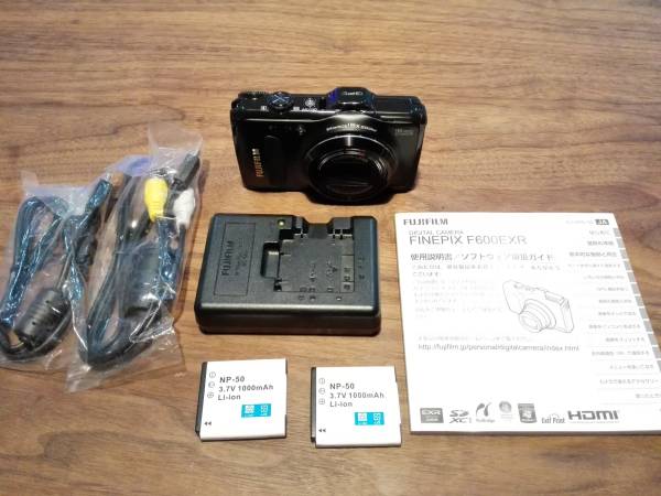 送料無料 FinePix F600EXR ブラック 充電器&バッテリー3個付 FinePix
