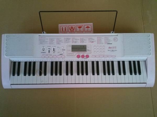 CASIO LK-105 - 電子キーボード キーボード 光ナビ 光る鍵盤キーボード