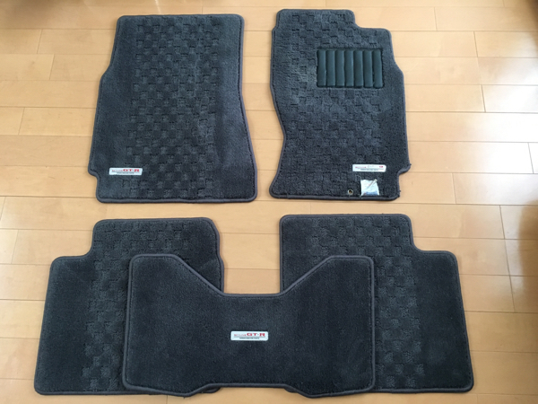 スカイラインGT-R(BCNR33)純正フロアマット BCNR33 GT-R 純正 フロアマット 運転席以外 美品 BNR32にも フロア