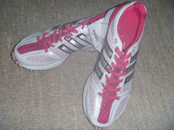 ☆新品☆　アディダス　ランニングシューズ サイズ23cm 白×ピ