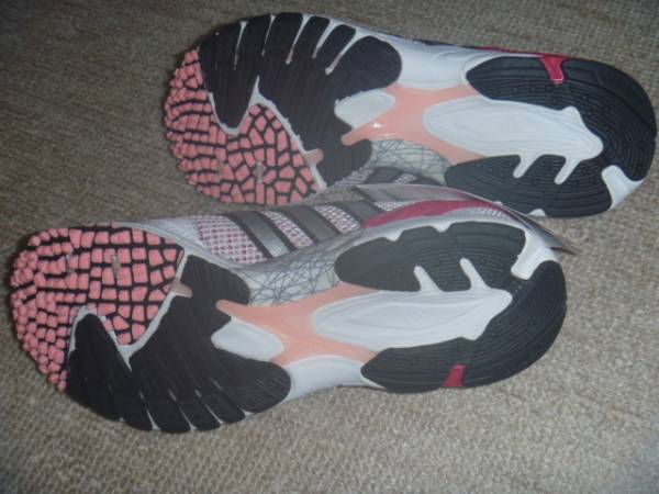 ☆新品☆　アディダス　ランニングシューズ サイズ23cm 白×ピ