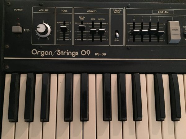 Roland Organ/Strings 09 RS-09 Roland RS-09 09 ⁄ 44-Key 82)