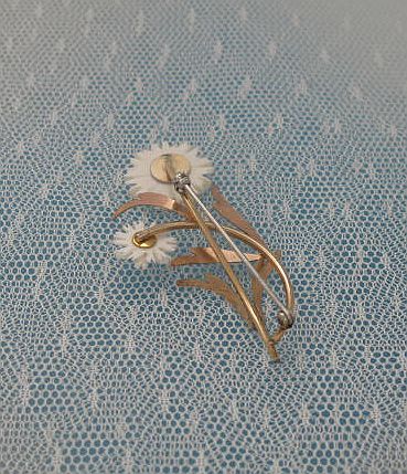 ヴィンテージ、クレメンツ　セルロイド　雛菊のブローチ！