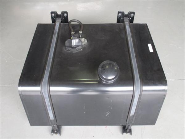 トラック メイン 燃料タンク 200L　ステー付 新車外し　中古