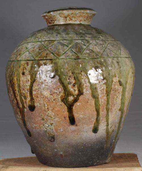 極玉流れ　信樂壺