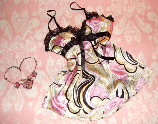 胸元レース光沢サテンつるつるキャミスリップネグリジェフェチ♪