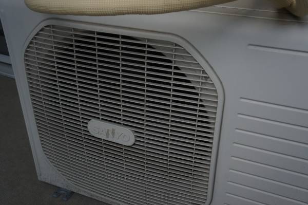 07年製エアコン状態良SANYO 引っ越しのためお安く提供