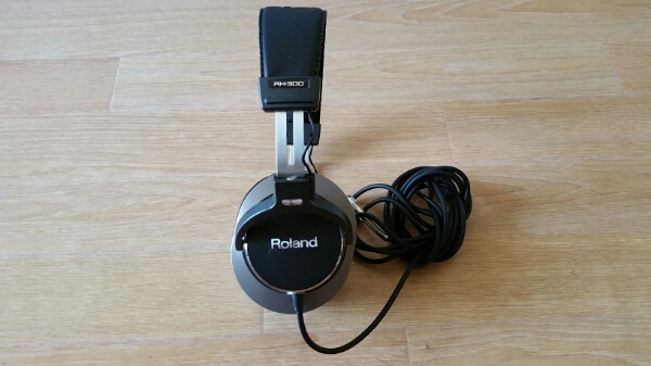 Roland ローランド ステレオヘッドホン RH-300 使用5、6回 ROLAND