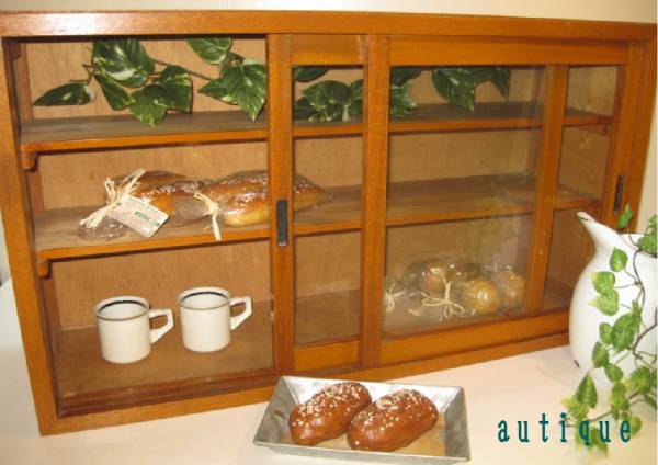《アンティーク 木製のガラス戸棚》 レトロ インテリア 収納棚