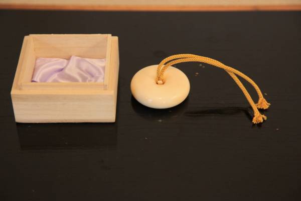 【　象牙　根付饅頭型　】
