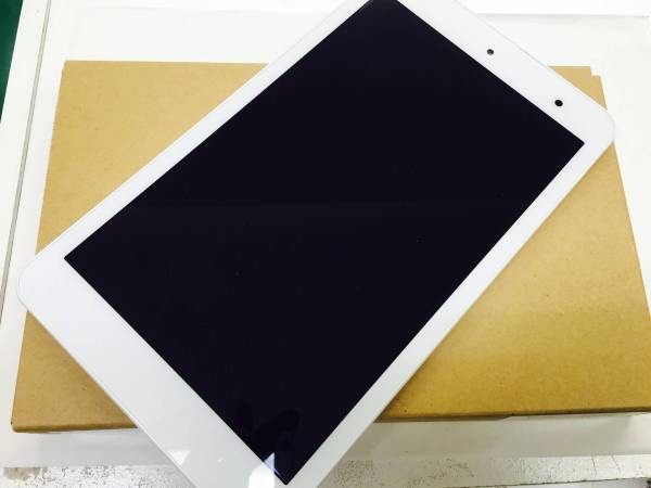 ♪au 京セラ　Qua tab 01 KYT31 ホワイト ジャンク品♪