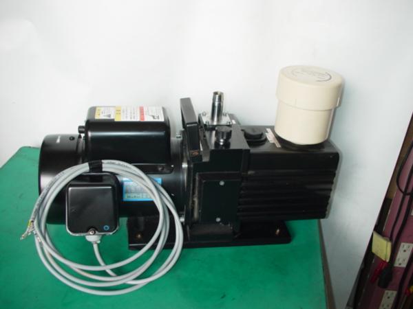 △ULVAC GLD-136B アルバック 小型油回転 真空ポンプ No.1