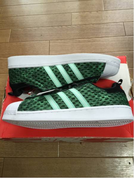 アディダススーパースターグローインザダーク US12 30cm海外限定