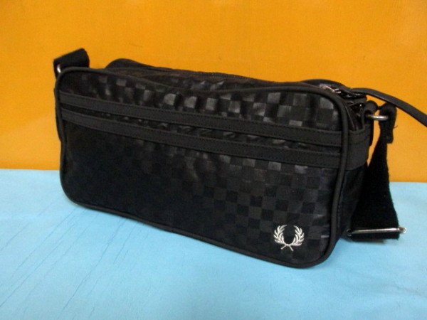大人気！★フレッドペリー FREDPERRY★ショルダーバッグ