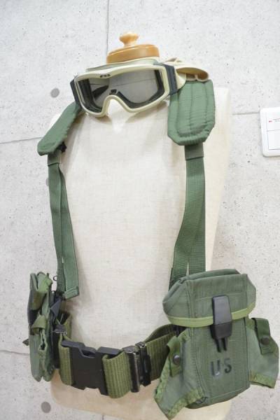 米軍実物 | USMC GEAR M4 US SHEKKIN マガジンポーチ ベルクロ LC 5.56