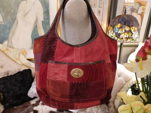 ◇【ＣＯＡＣＨ】鮮やかカラーのグラデーション！レッドヌバック・ブロンズトリミングＢＡＧ◇