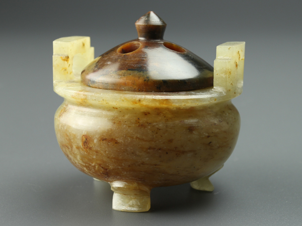 紫香楽　香炉 Amazon｜香炉 紫苑 瑞峰作 鉄製 台付 化粧箱入り (高岡銅器)｜仏壇用