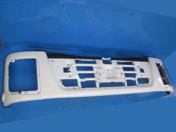 美品 10- ギガ GIGA フロント バンパー 白 (m089499)