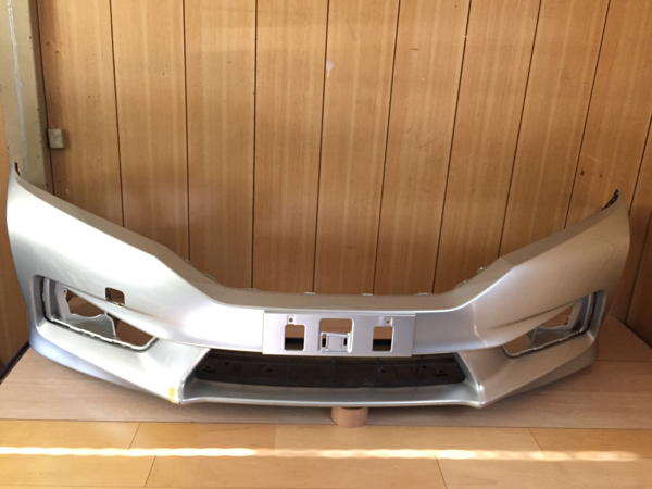 グレイス GM4 純正 フロントバンパー 71100-T9A-ZZ00