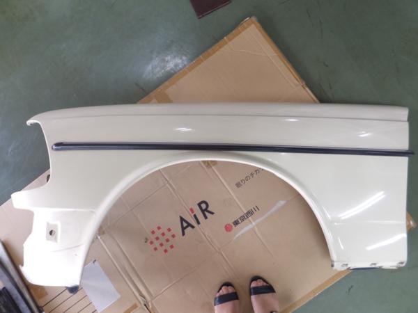 W123　メルセデスベンツ２３０E　フロントフェンダー　左