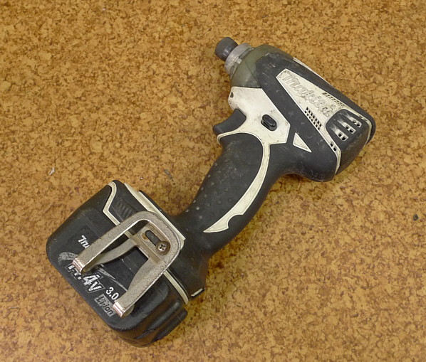 ☆［マキタ］充電14.4V インパクトドライバ TD133D(ジャンク品) makita 