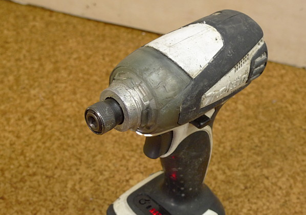 ☆［マキタ］充電14.4V インパクトドライバ TD133D(ジャンク品) makita 