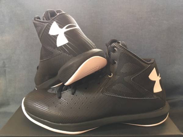 UNDER ARMOUR ROCKET 黒白 US4.5 23.5cm 新品