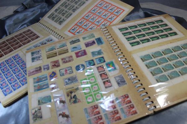 9-756 切手コレクション帳2冊 ほぼ未スタンプ15000円分以上