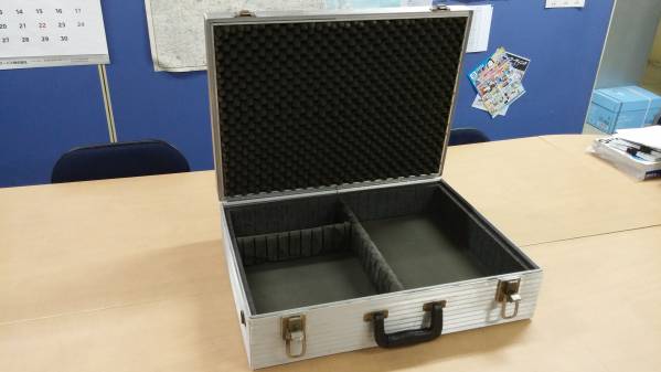 アルミ　希少　トランク　box　ケース　UK　アタッシュ　精密　カメラ　業務用　レア　保護　プロテクション　