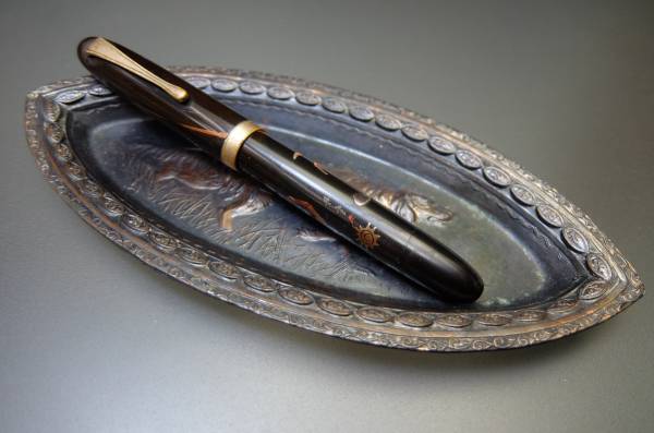 絶品 高蒔絵 万年筆 芳雲銘 花押　献上 伊勢海老図 18K先 漆工芸